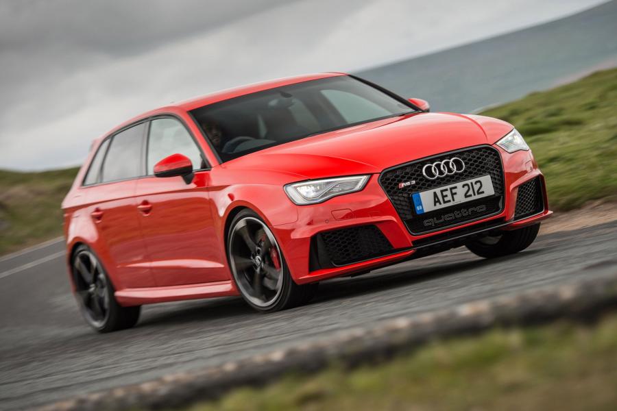  Audi RS3 Sportback (8V) 2015 года  (UK) (фото 17 из 30)
